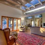 Casa Governor Four-Bedroom Holiday Home